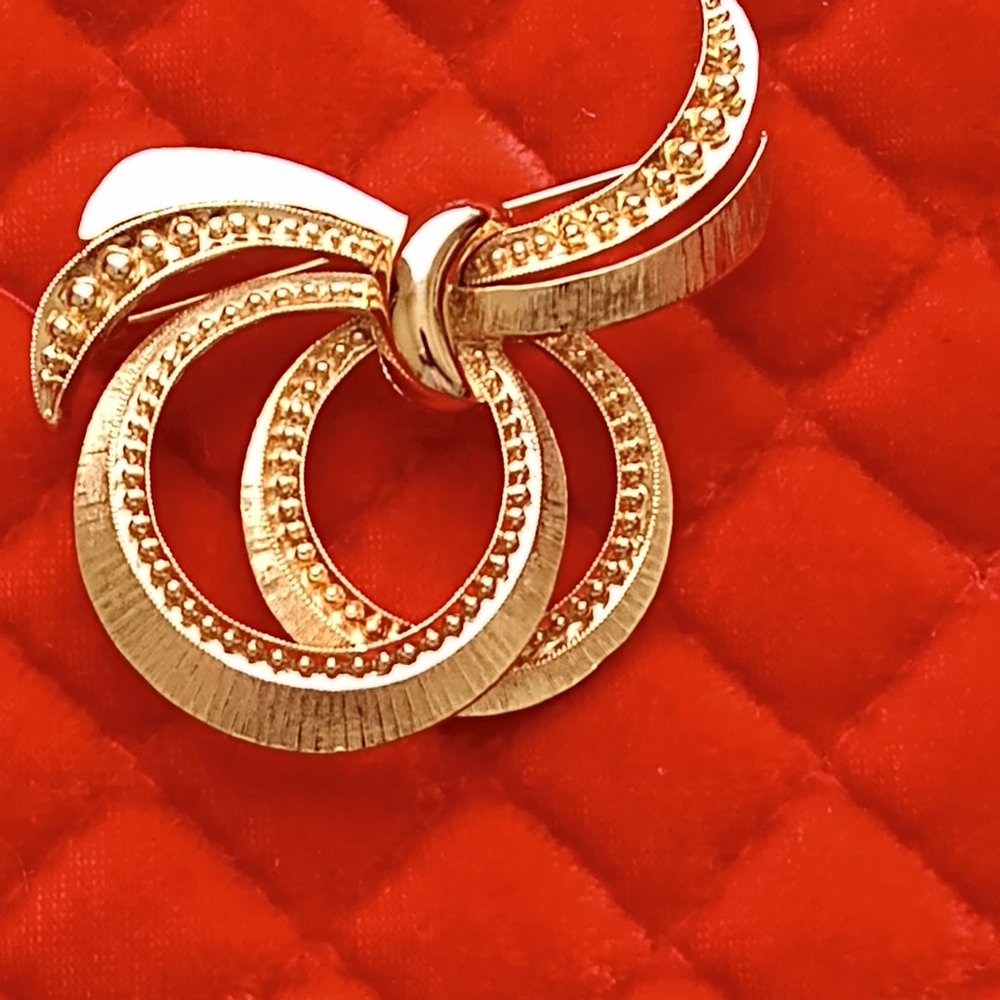 Vintage gold tone bow brooch pin sign Monet